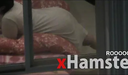 பெண் Fucked By அந்நியன் ரயில் அறை மறைக்கப்பட்ட கேமரா இந்திய ஆபாச முதிர்ந்த அம்மா