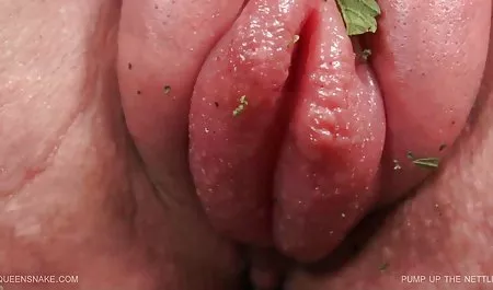 என்னை cumming வீடியோக்களை முதிர்ந்த பெண்கள் மீது சிறிய மார்பகங்கள் கிட்டி